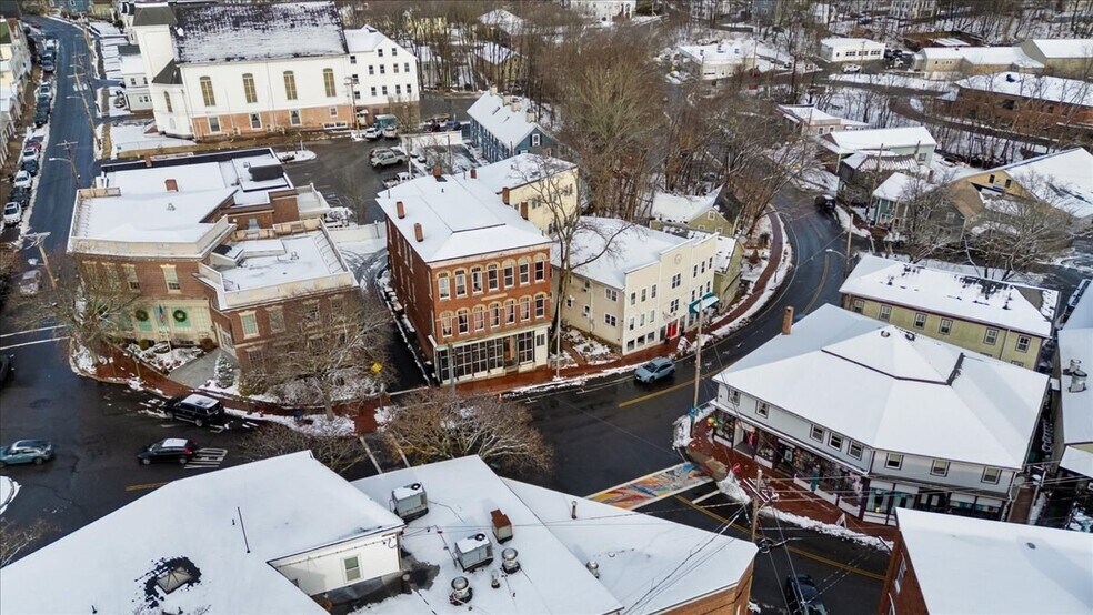 More Photos Of 11 Elm St, Amesbury Apartments For Lease