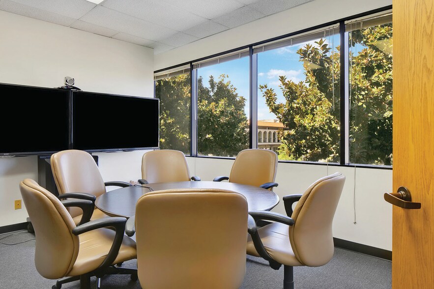 More Photos Of 2000 E 4th St, Santa Ana Office For Lease