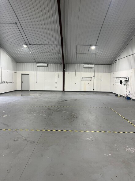 More Photos Of 8511 S Regency Dr, Tulsa Manufacturing For Lease