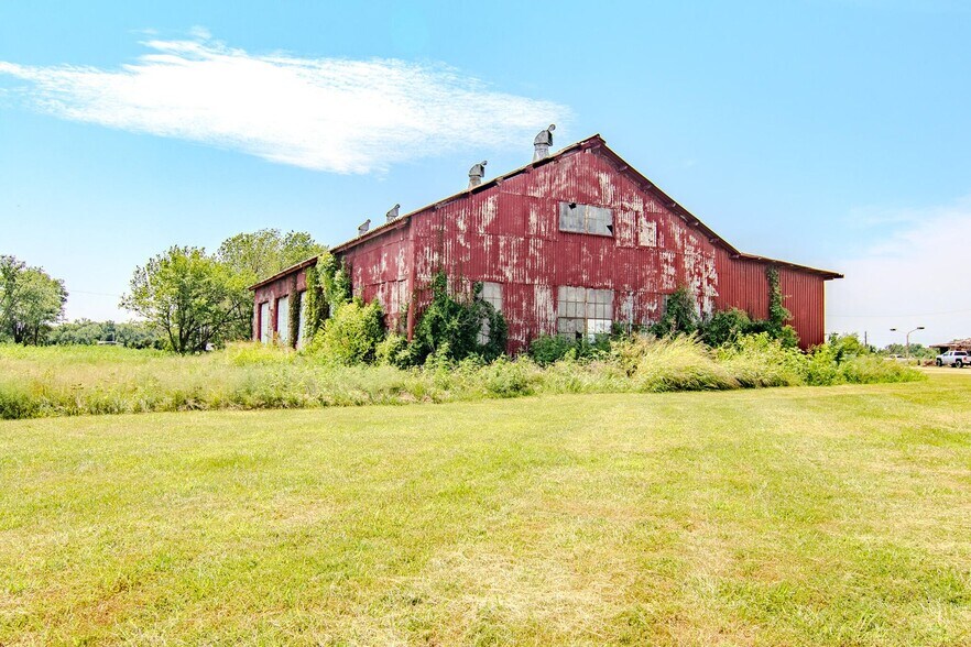 More Photos Of 18400 E B Hwy, Sheldon Flex For Sale