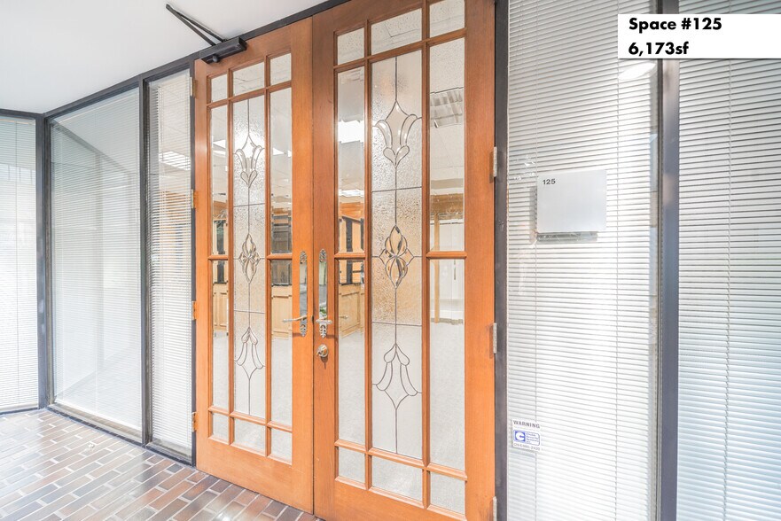More Photos Of 1880 S Dairy Ashford Rd, Houston Office Residential For Lease