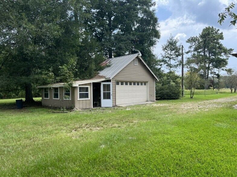 More Photos Of 1862 LA-22, Madisonville Specialty For Sale