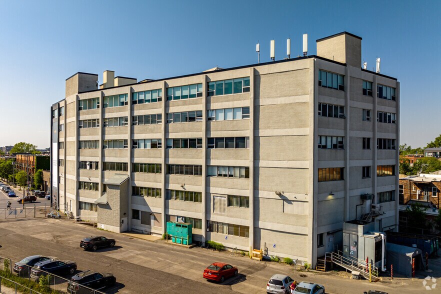 More Photos Of 90 Rue Beaubien O, Montréal Loft Creative Space For Lease