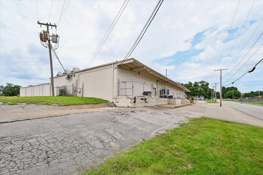 More Photos Of 4915 S Union Ave, Tulsa Office For Sale