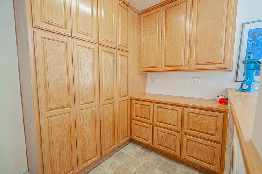 More Photos Of 33604 Agua Dulce Canyon Rd, Agua Dulce Freestanding For Sale