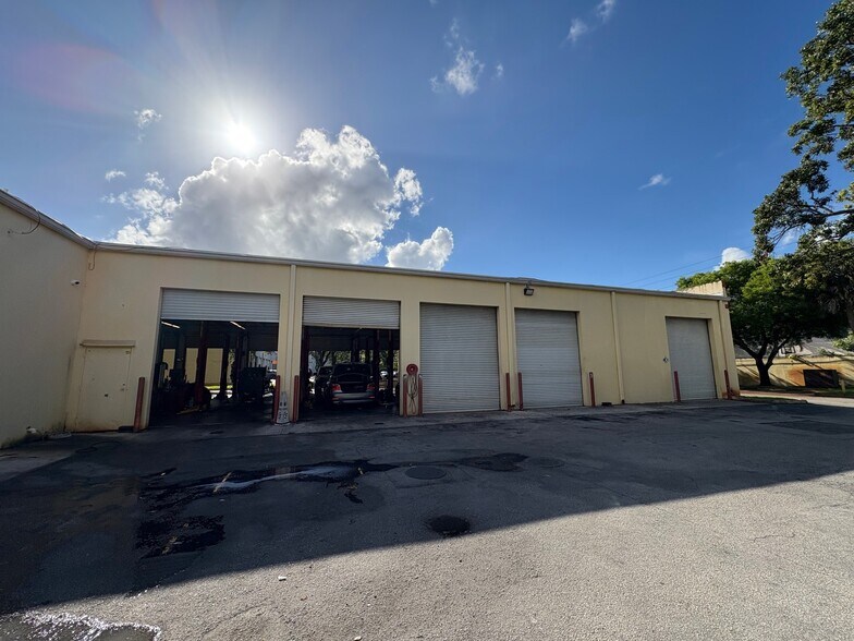 More Photos Of 6480-6520 W Commercial Blvd, Lauderhill Unknown For Lease