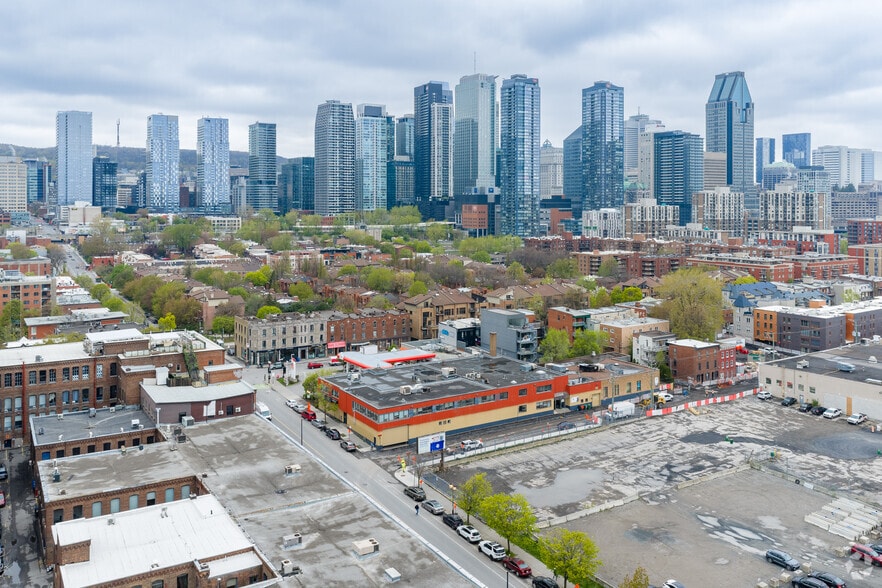 More Photos Of 425 Rue Guy, Montréal Light Distribution For Lease