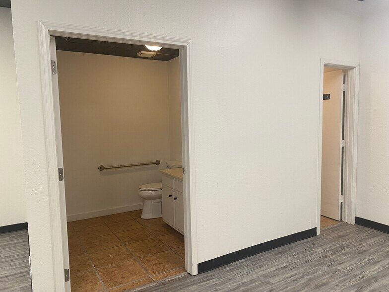 More Photos Of 2031 Andrews Hwy, Odessa General Retail For Lease