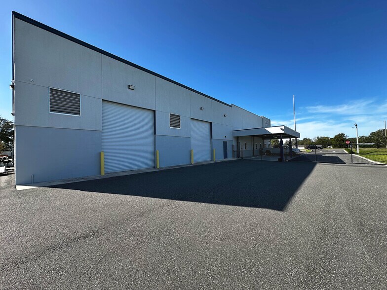 More Photos Of 3930 S Pipkin Rd, Lakeland Light Distribution For Sale