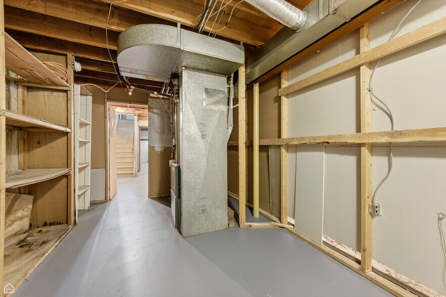 More Photos Of 8507 S Roberts Rd, Justice Veterinarian Kennel For Sale