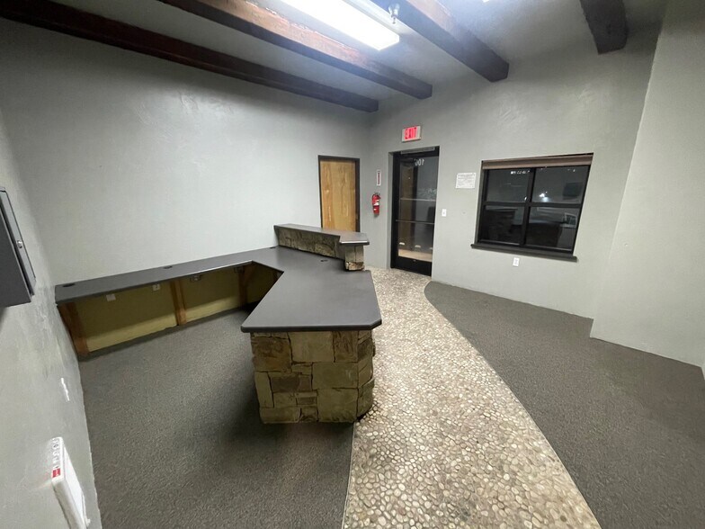 More Photos Of 20700 Carmen Loop, Bend Manufacturing For Lease