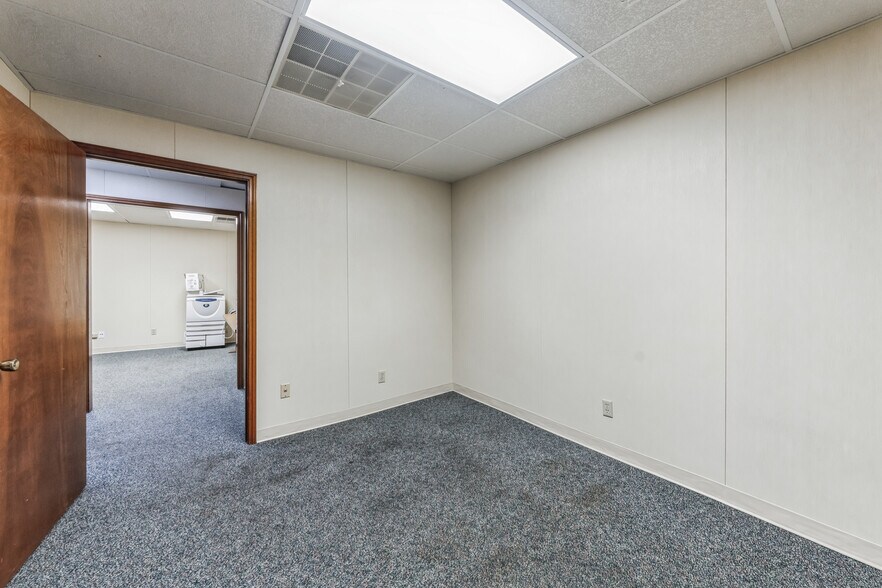More Photos Of 1611 Old Granger Rd, Taylor Office For Lease