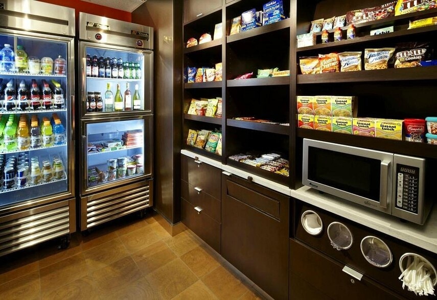 More Photos Of 2901 Airport Dr, Columbus Hotel For Sale