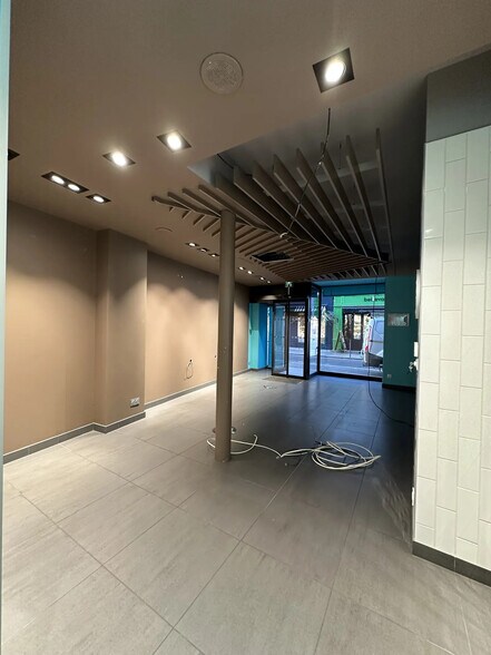 More Photos Of 97 Rue Raymond Losserand, Paris Flex For Lease