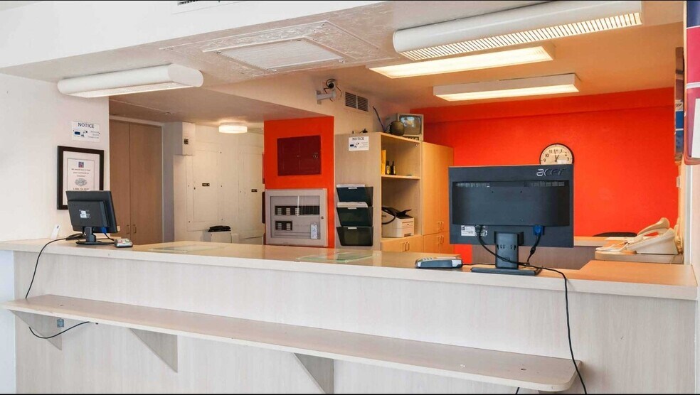 More Photos Of 1860 E Main St, Green River Hotel For Sale