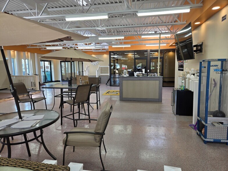 More Photos Of 5575 Transit Rd, Amherst General Retail For Sale