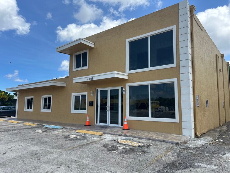 Primary Photo Of 6300-6306 Pembroke, Miramar General Retail For Sale