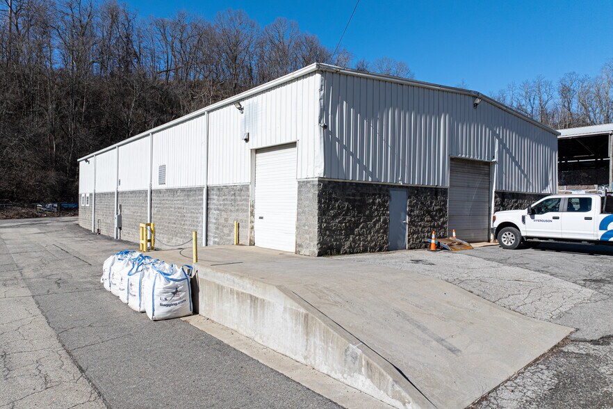 More Photos Of 4750 Steubenville Pike, Pittsburgh Warehouse For Lease