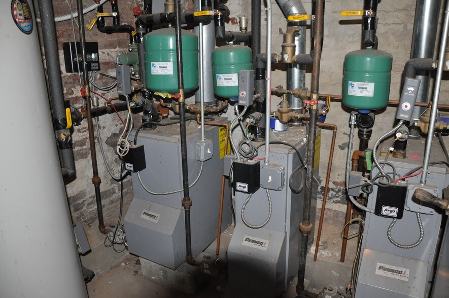 More Photos Of 5909 71st Ave, Ridgewood Restaurant For Lease