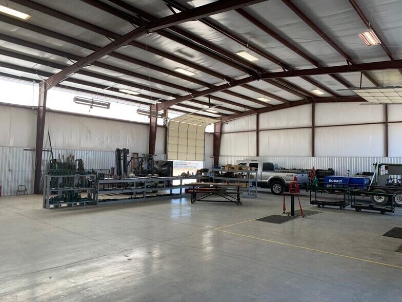More Photos Of 1911 E County Road 140, Midland Service For Lease