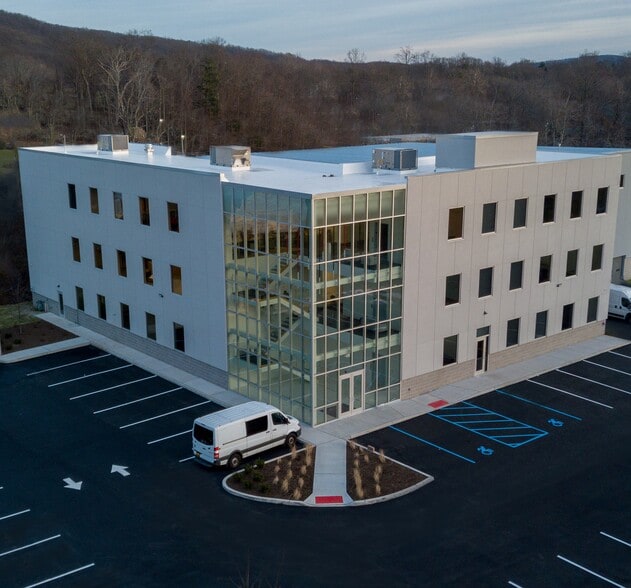 More Photos Of 520 Landmark Dr, Congers Flex For Sale