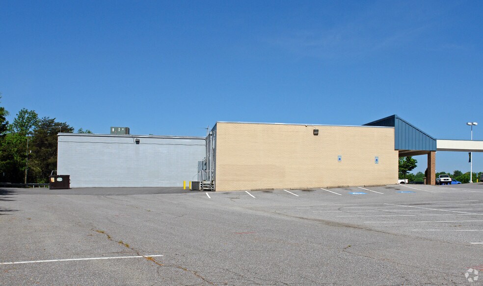 More Photos Of 527-573 US 70 Hwy SW, Hickory Storefront For Lease