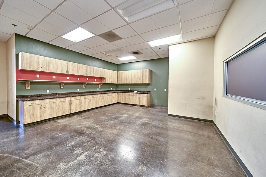 More Photos Of 1807 E 48th Pl, Los Angeles Warehouse For Lease