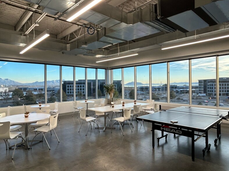 More Photos Of 2570 W 600 N, Lindon Office For Lease