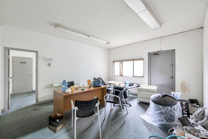 More Photos Of 6455 64 St, Delta Manufacturing For Sale