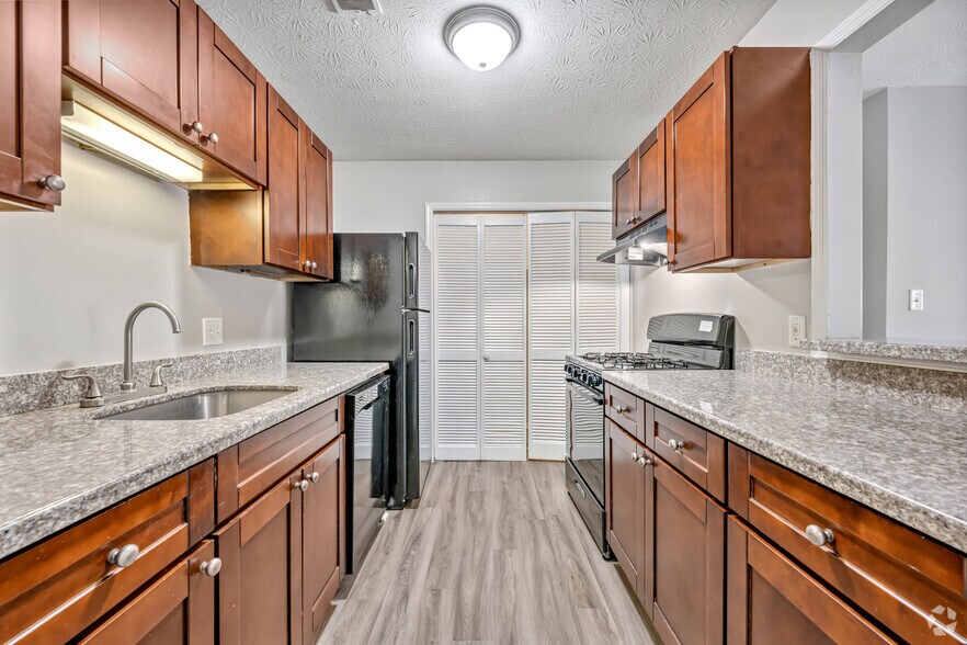 More Photos Of 115 Rock Quarry Rd, Stockbridge Apartments For Sale