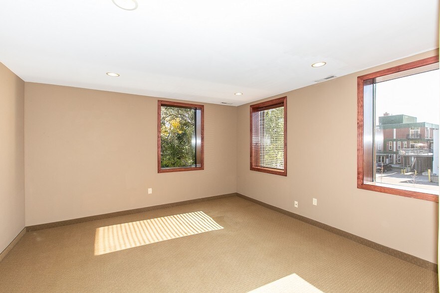 More Photos Of 2040 N Ferry St, Anoka Office For Sale