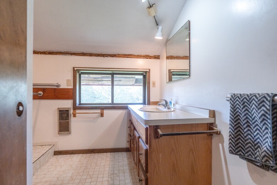 More Photos Of 167 Hill Rd, Kingston Sports And Entertainment For Sale