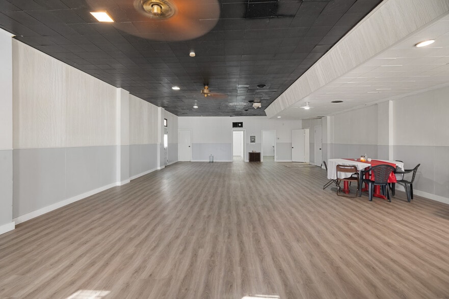 More Photos Of 10118 Eagle St, Dearborn Industrial For Sale