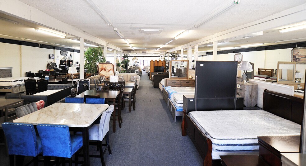 More Photos Of 209 N Arroyo Blvd, Nogales Storefront For Sale