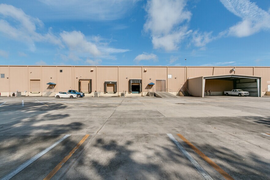 More Photos Of 4401 Fortune Pl, Melbourne Manufacturing For Lease