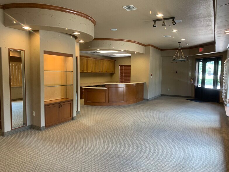 More Photos Of 1511 W McDermott Dr, Allen Medical For Sale