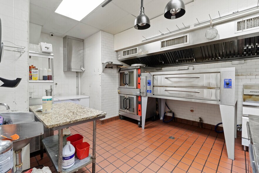 More Photos Of 700 S 5th St, Philadelphia Apartments For Sale