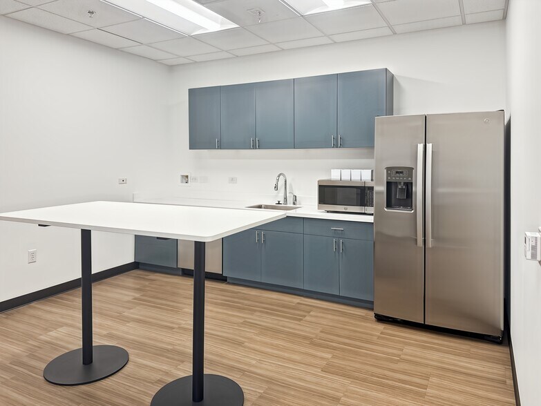 More Photos Of 10451 W Palmeras Dr, Sun City Coworking Space