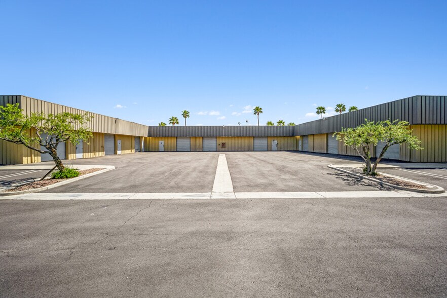 More Photos Of 1281 N Gene Autry Trl, Palm Springs Showroom For Sale