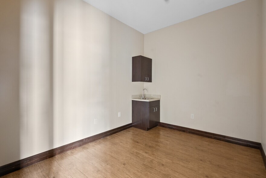 More Photos Of 1130 Cottonwood Creek Trl, Cedar Park Medical For Lease