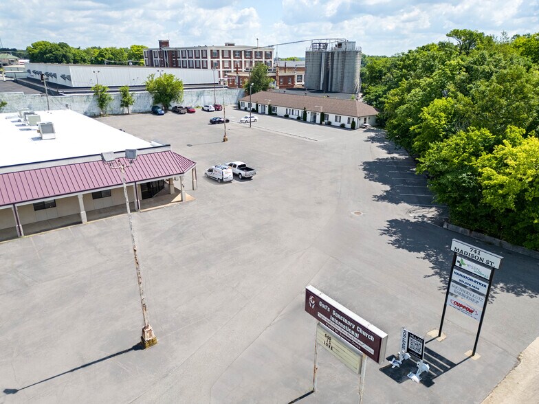 More Photos Of 741 Madison St, Clarksville Flex For Lease