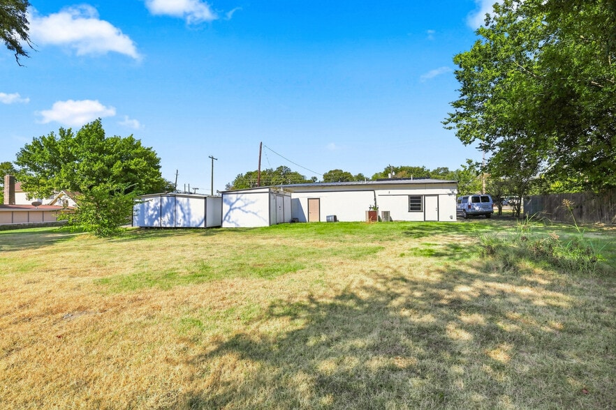 More Photos Of 3508 Shawnee Trl, Fort Worth General Retail For Sale