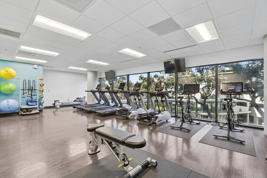 More Photos Of 2502 N Rocky Point Dr, Tampa Office For Lease