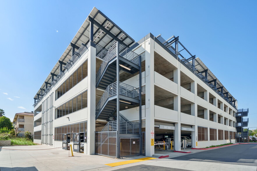 More Photos Of 18800 Delaware St, Huntington Beach Medical For Lease