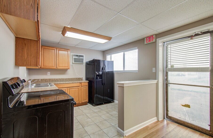 More Photos Of 5747 Northdale St, Houston Industrial For Lease