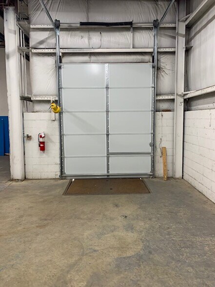 More Photos Of 6111-6117 Maxtown Rd, Westerville Warehouse For Lease