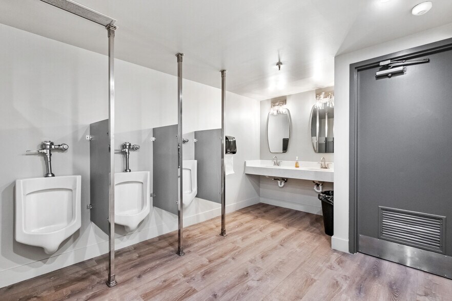 More Photos Of 5877 Commerce St, Pittsburgh Office For Sale