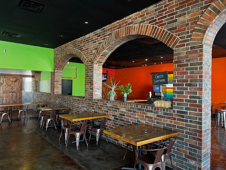 More Photos Of 1641 W 15th St, Fayetteville Freestanding For Lease