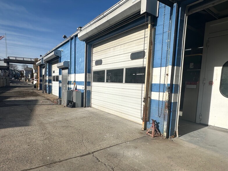 More Photos Of 111 Jewett Ave, Staten Island Industrial For Lease