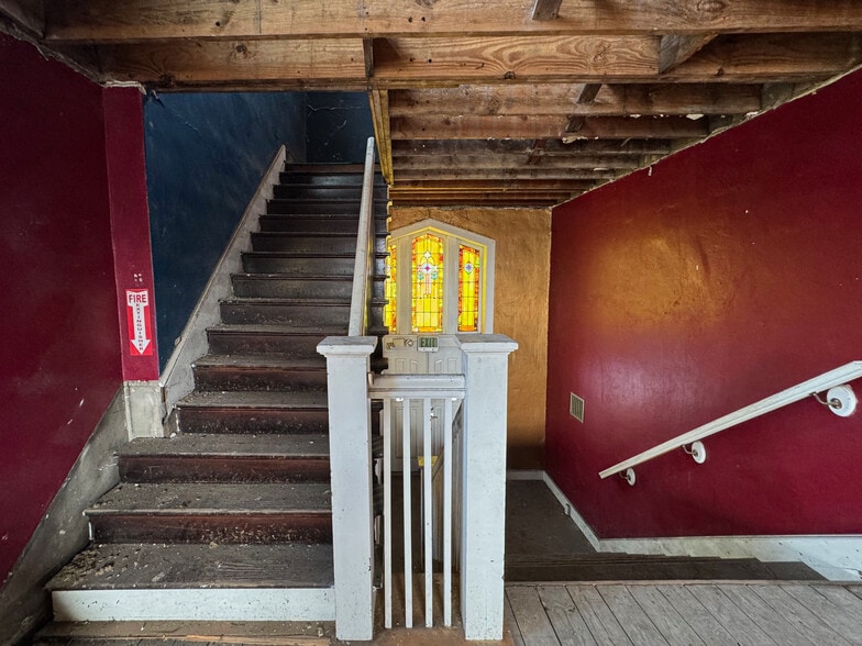 More Photos Of 1001 Hosbrook St, Indianapolis Religious Facility For Sale